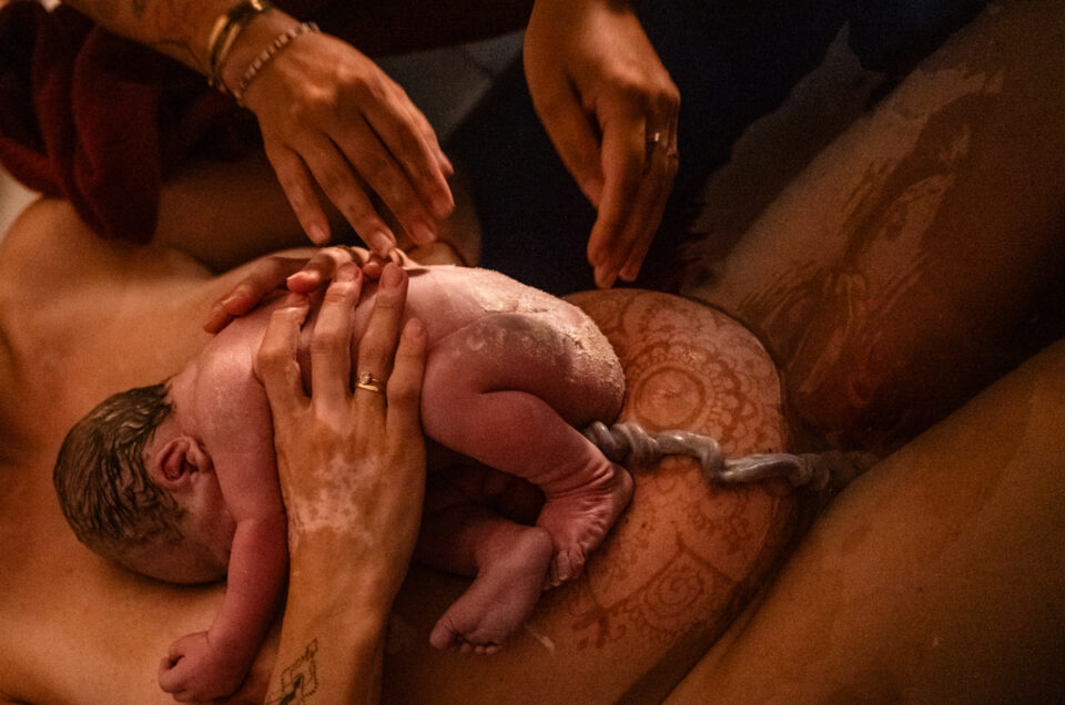 Kraftvolle Hausgeburt Geburtsfotografie