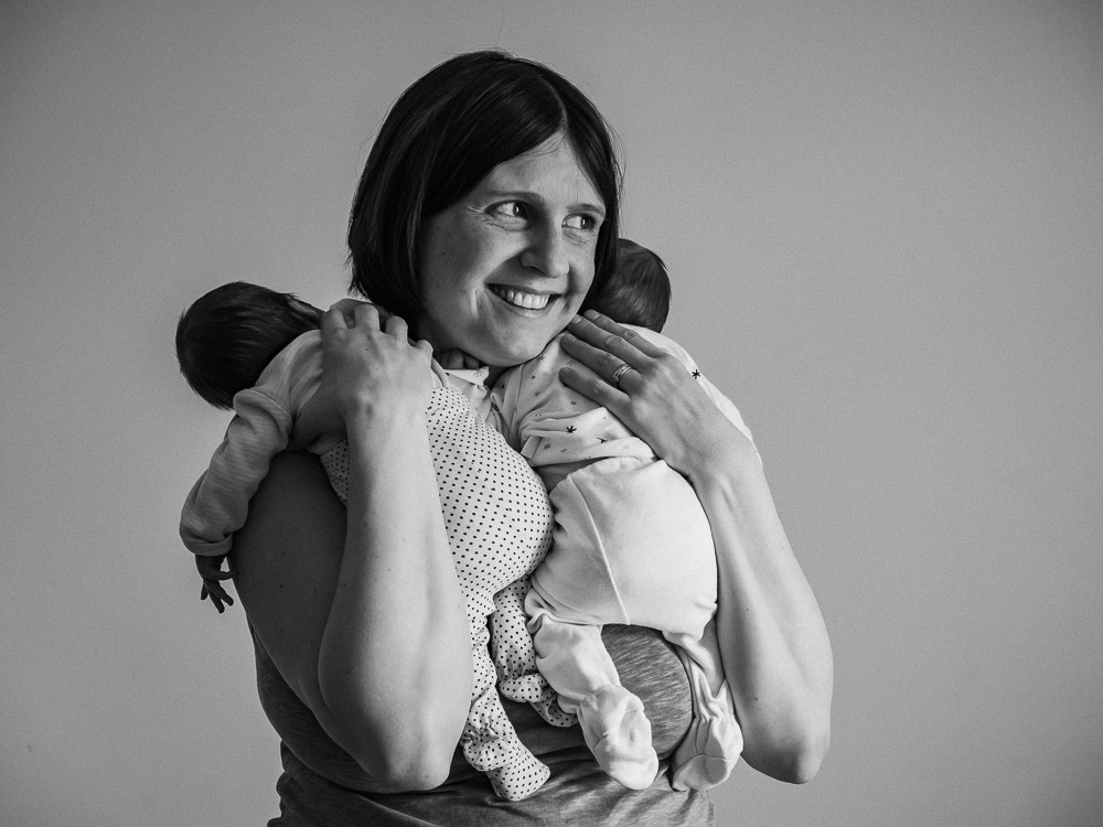 Warum Dokumentarische Familienfotografie so wichtig ist 1 Wochenbettfotos, Zwillinge